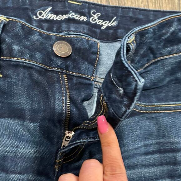 American Eagle Cut-Off Jean Shorts Mid Rise Stretch Denim Dark Wash Blue Size 6 - Picture 4 of 7
